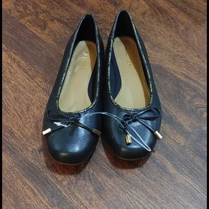 Black Nautica flats
